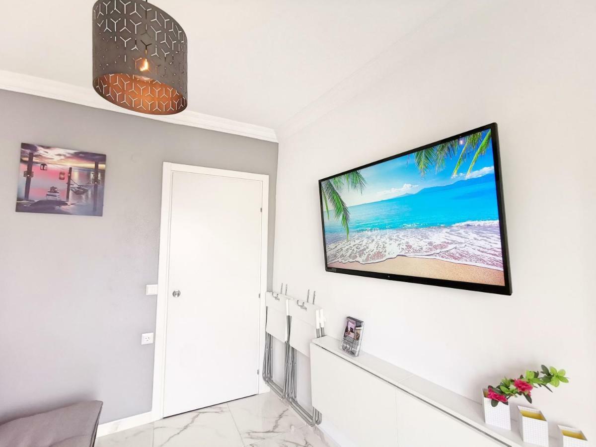 Pure Bliss Luxury Beachfront Apartment With Panoramic Sea Views, Electric Bbq, Gym Equipment And More Agía Triada Exteriér fotografie
